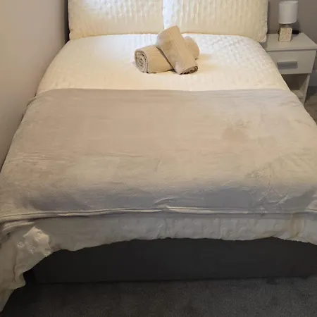 Spacious 2br In Wiz Free Parking Apartment *